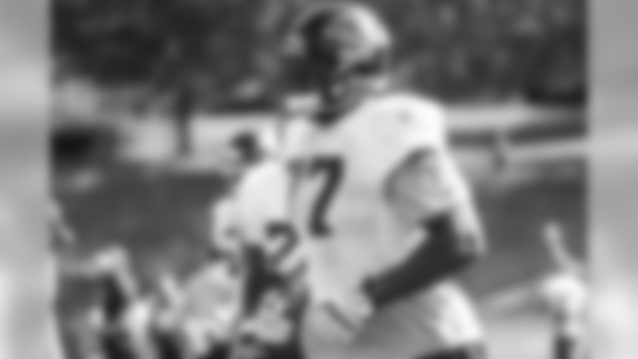 T Matt Gono
Atlanta Falcons/ Kara Durrette