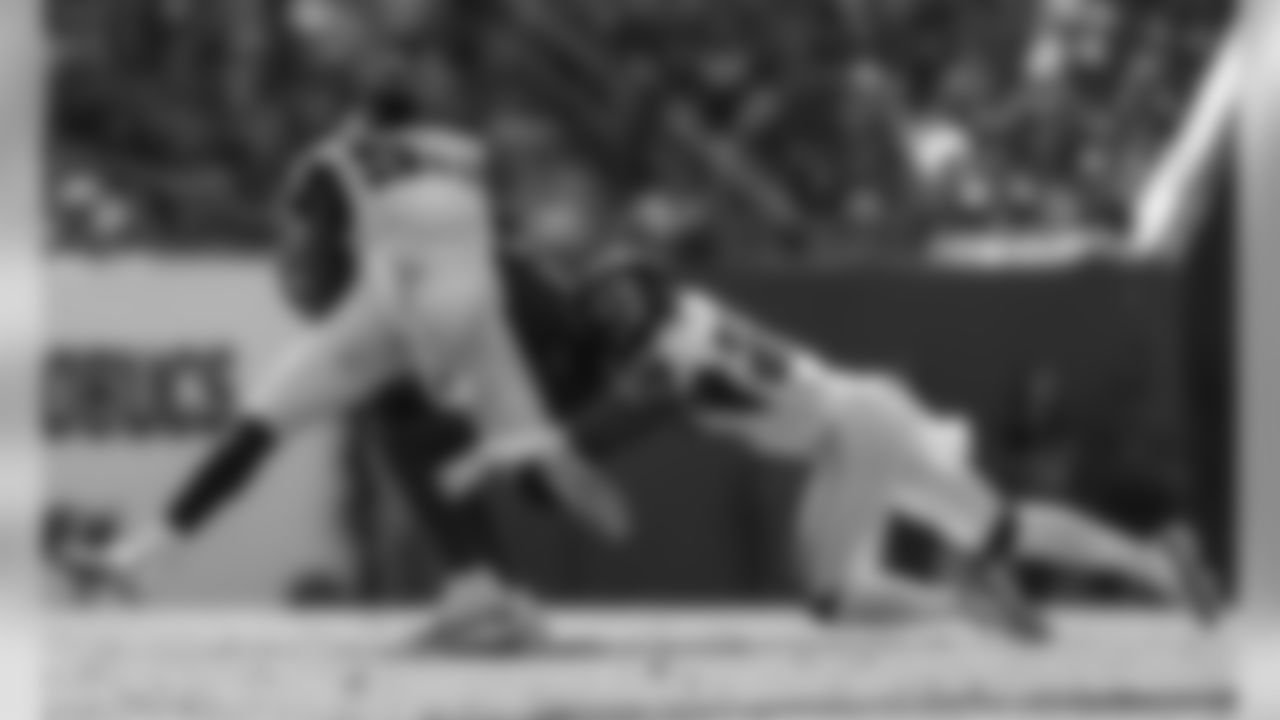 LB De'Vondre Campbell, S Damontae Kazee
Atlanta Falcons / Carmen Mandato