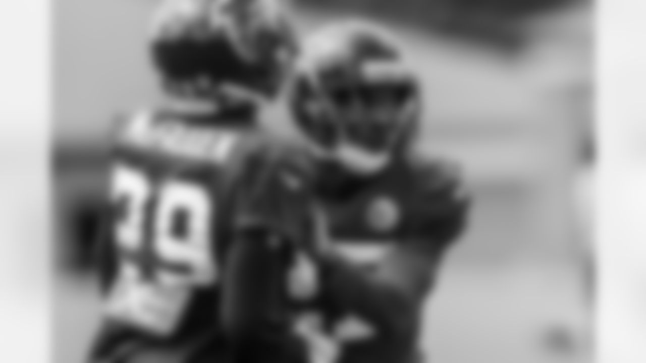 CB Leon McFadden, S Damontae Kazee