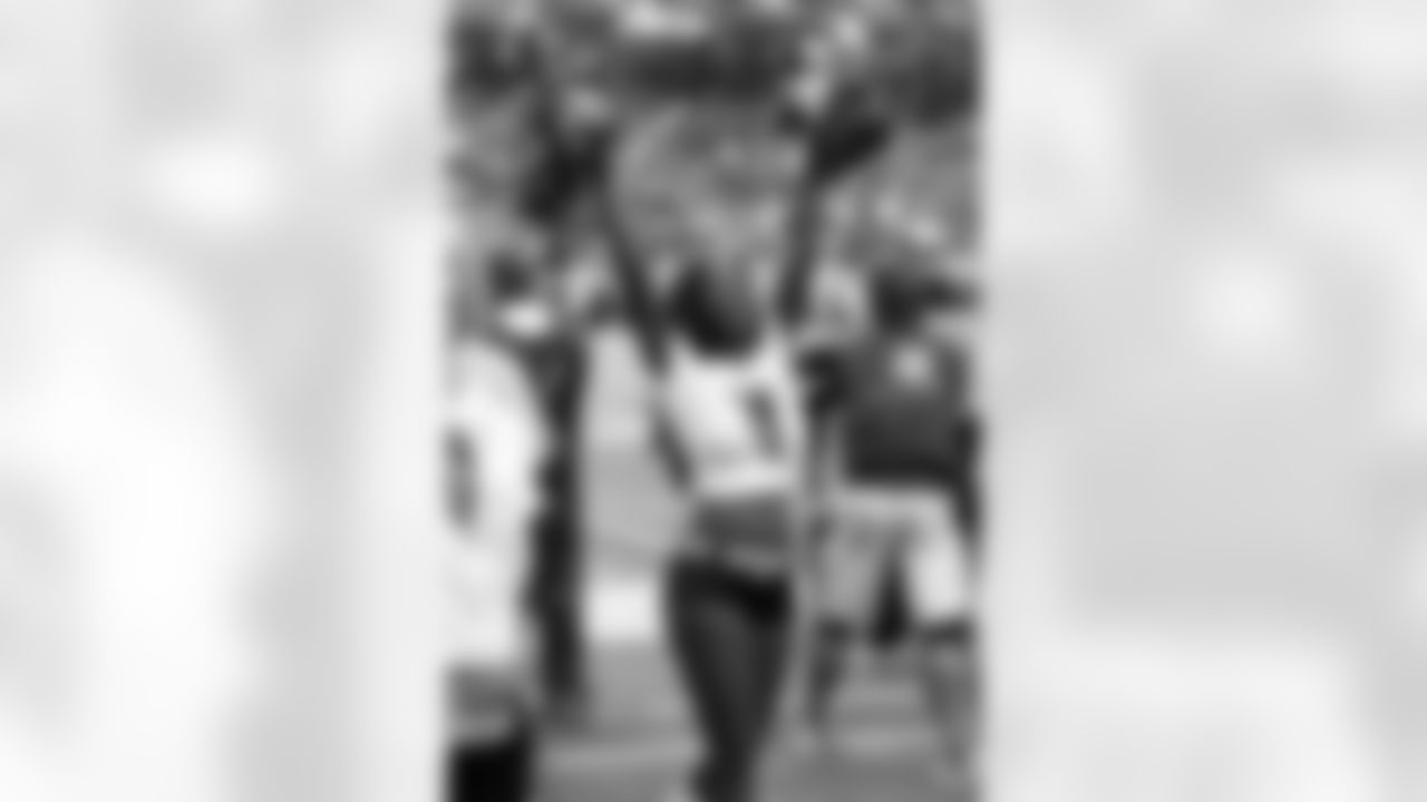 Shamea M. // 2010 Atlanta Falcons Cheerleaders Game Shots // 2010 // Atlanta -