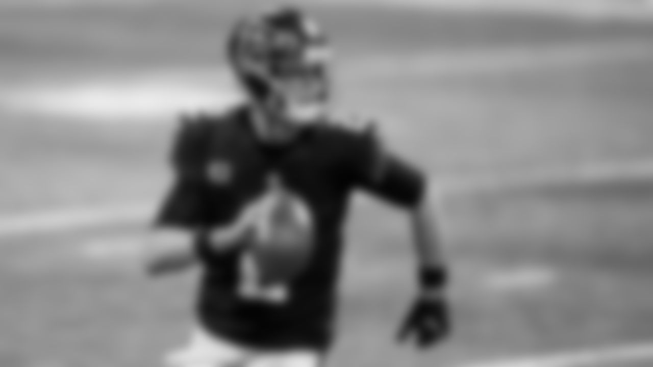 Atlanta Falcons quarterback Matt Ryan #2 runs the ball against the Tampa Bay Buccaneers on December 20, 2020.