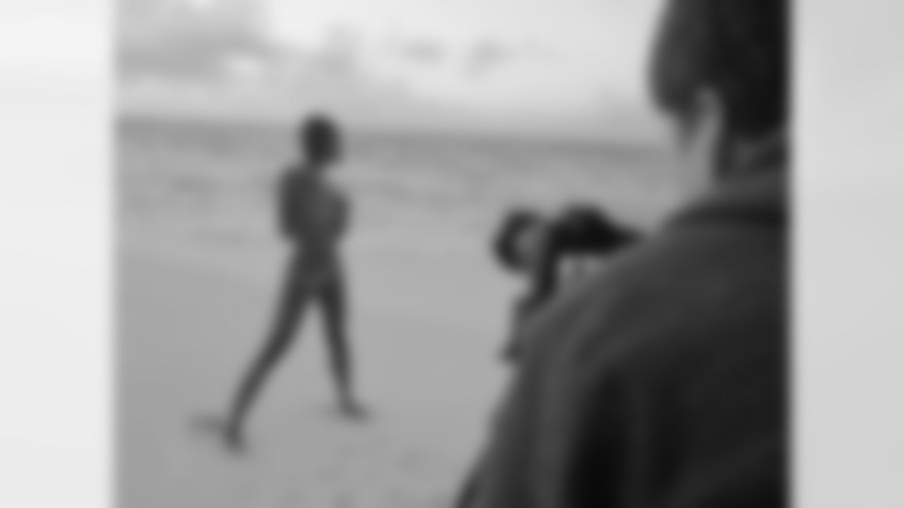 Avis H. // Atlanta Falcons Cheerleaders Swimsuit Calendar Photo Shoot - Day 4 // 5/29/11 // Bermuda -