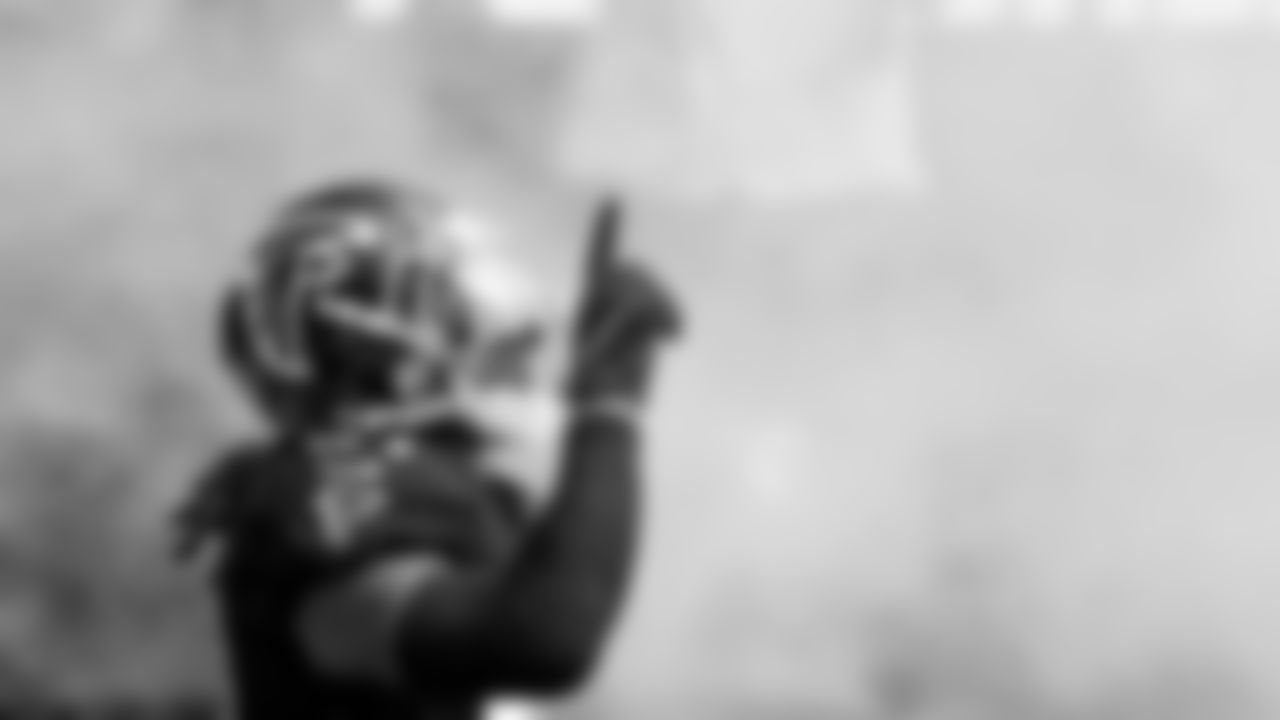 Atlanta Falcons running back Todd Gurley II #21 takes the field during team introductions on September 27, 2020. (Photo by Adam Hagy/Atlanta Falcons)
