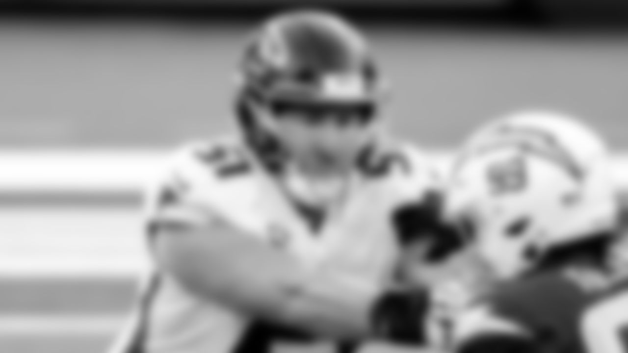 Atlanta Falcons center Alex Mack #51 in action during the game against the Los Angeles Chargers on December 13, 2020.