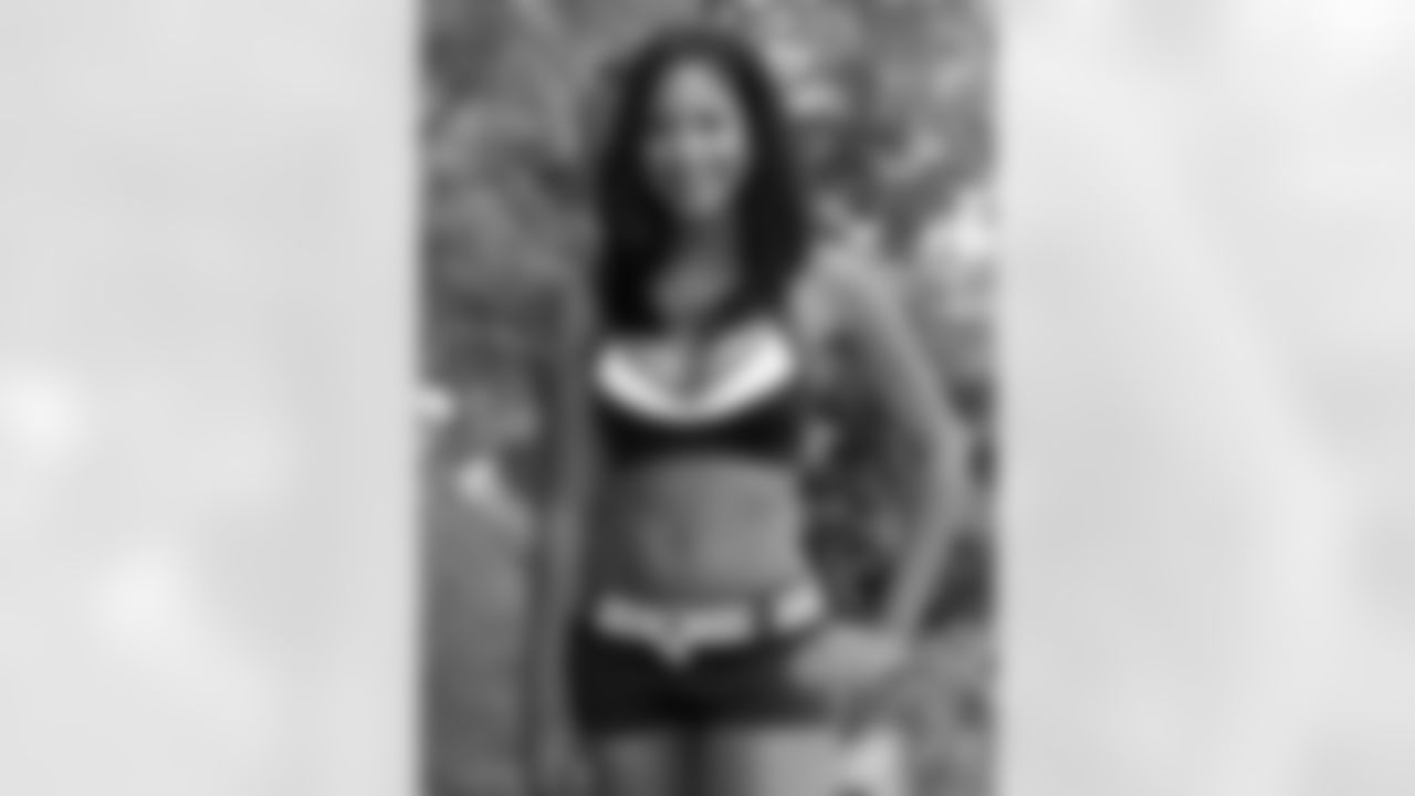 Kelly P. // 2011 Atlanta Falcons Cheerleaders Studio Shots // 2011 // Atlanta -