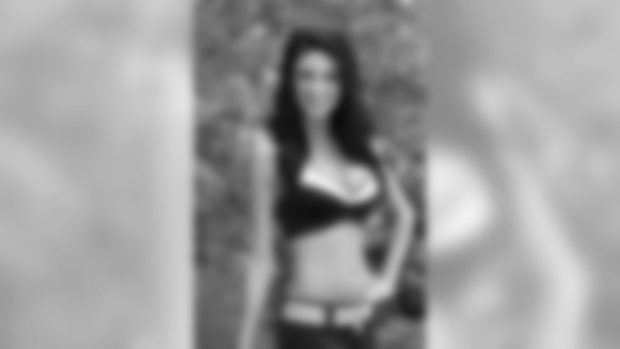 Heather K. // 2011 Atlanta Falcons Cheerleaders Studio Shots // 2011 // Atlanta -