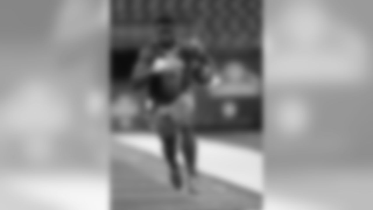 Florida defensive lineman Dante Fowler