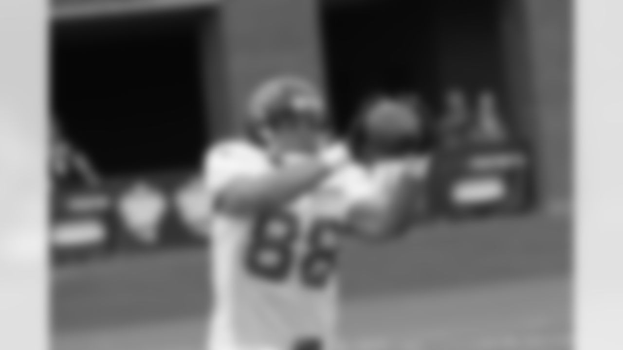 TE Tony Gonzalez