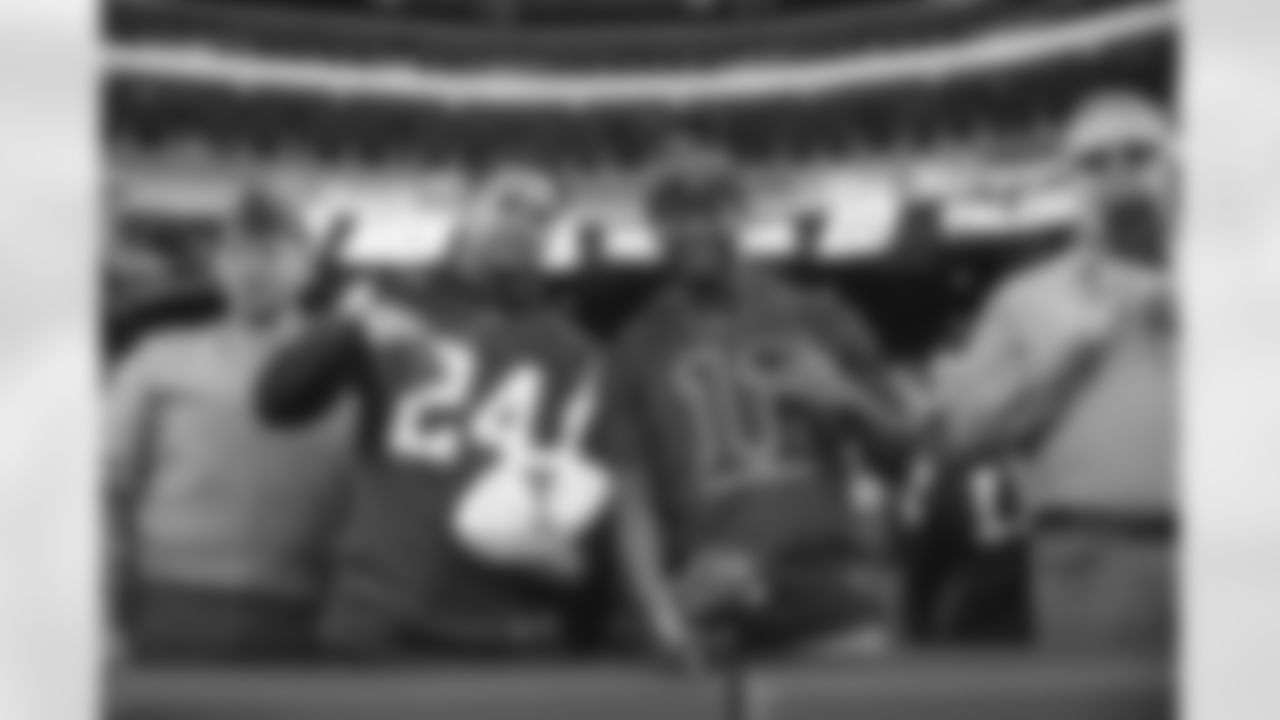 Atlanta Falcons/ Carmen Mandato