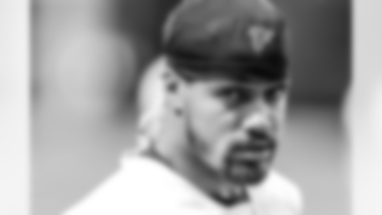 LB Duke Riley