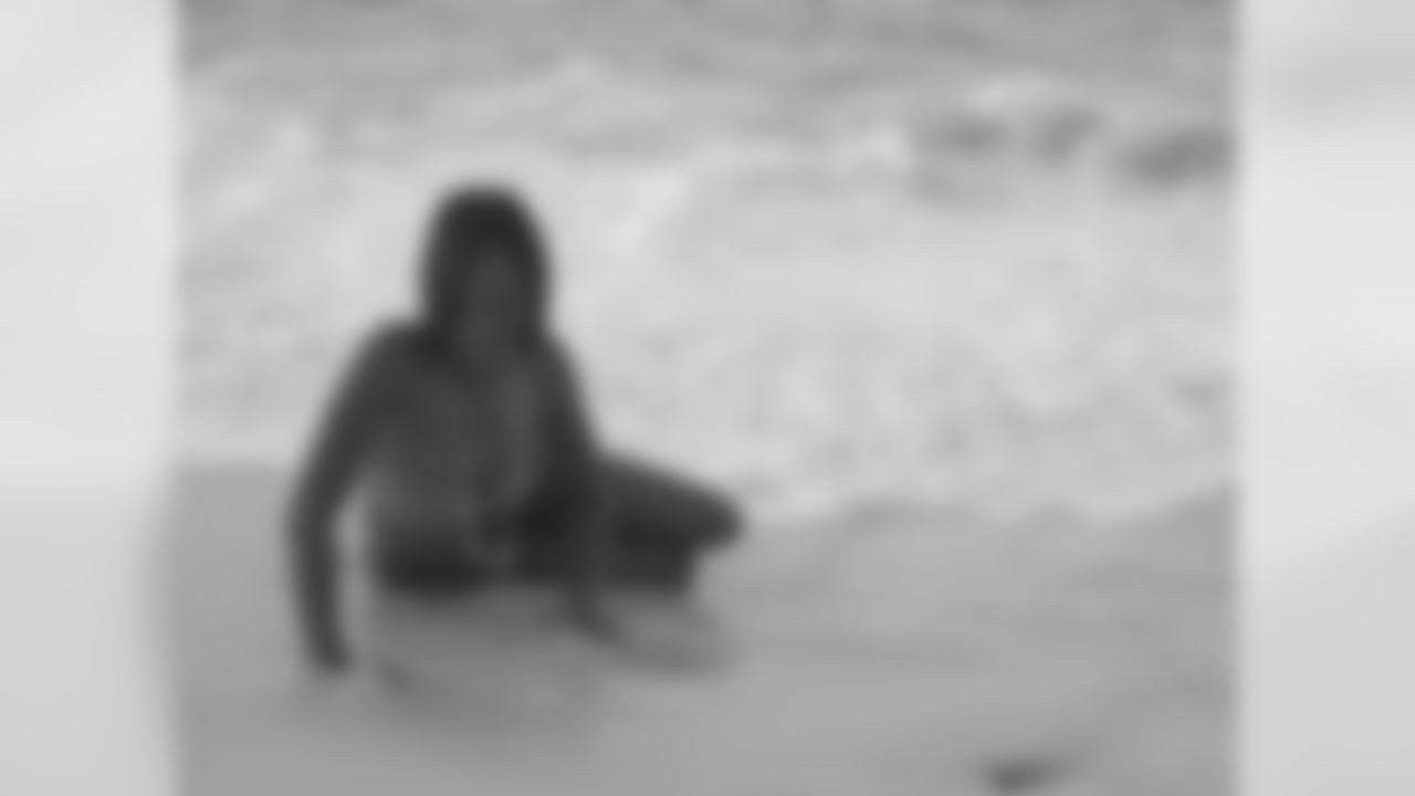 Avis H. // 2011 Atlanta Falcons Cheerleaders Swimsuit Calendar Photo Shoot // 2011 // Bermuda -