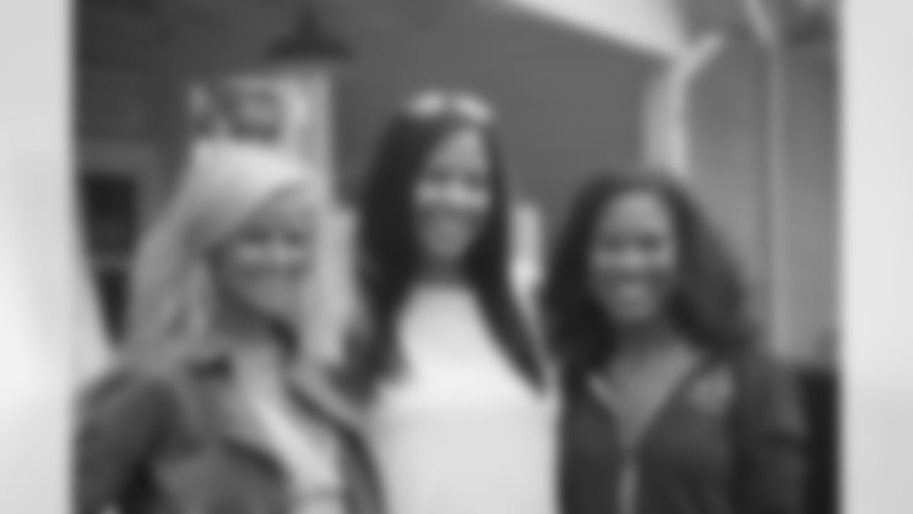 Kenley M., left, cheer choreographer Jakene Ashford, center, and Aleria P.
