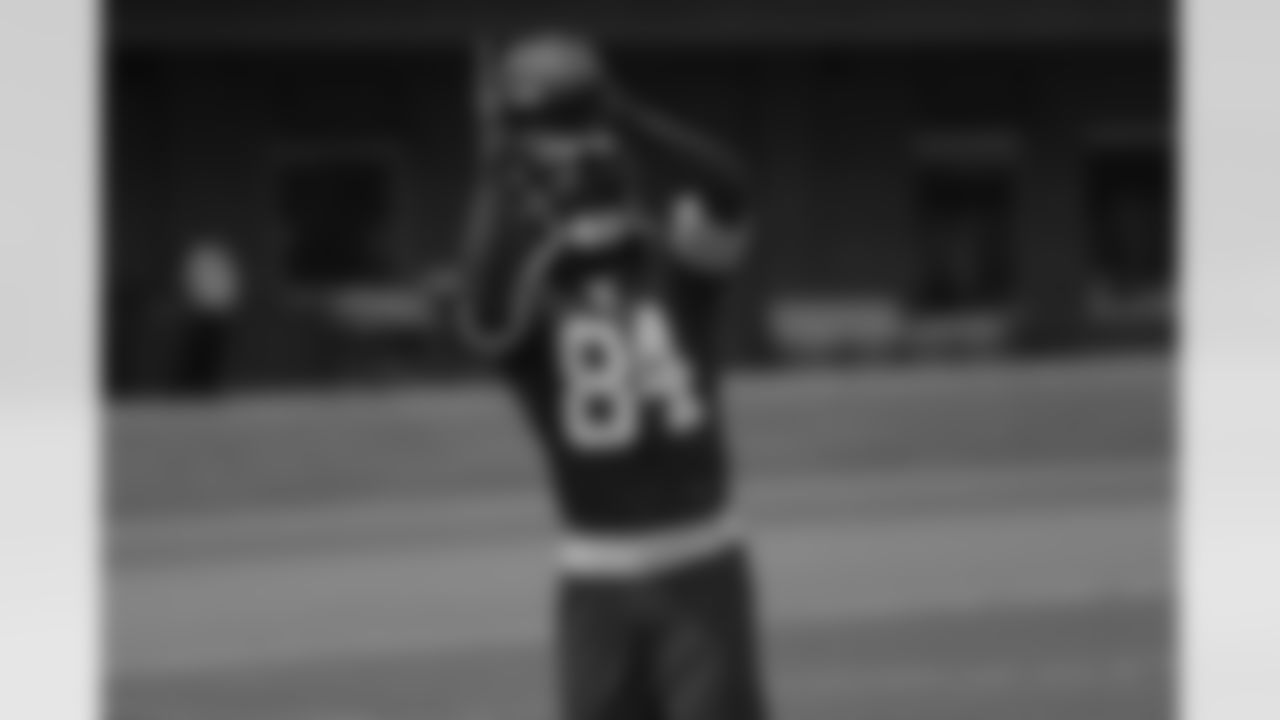 WR Roddy White catches the football