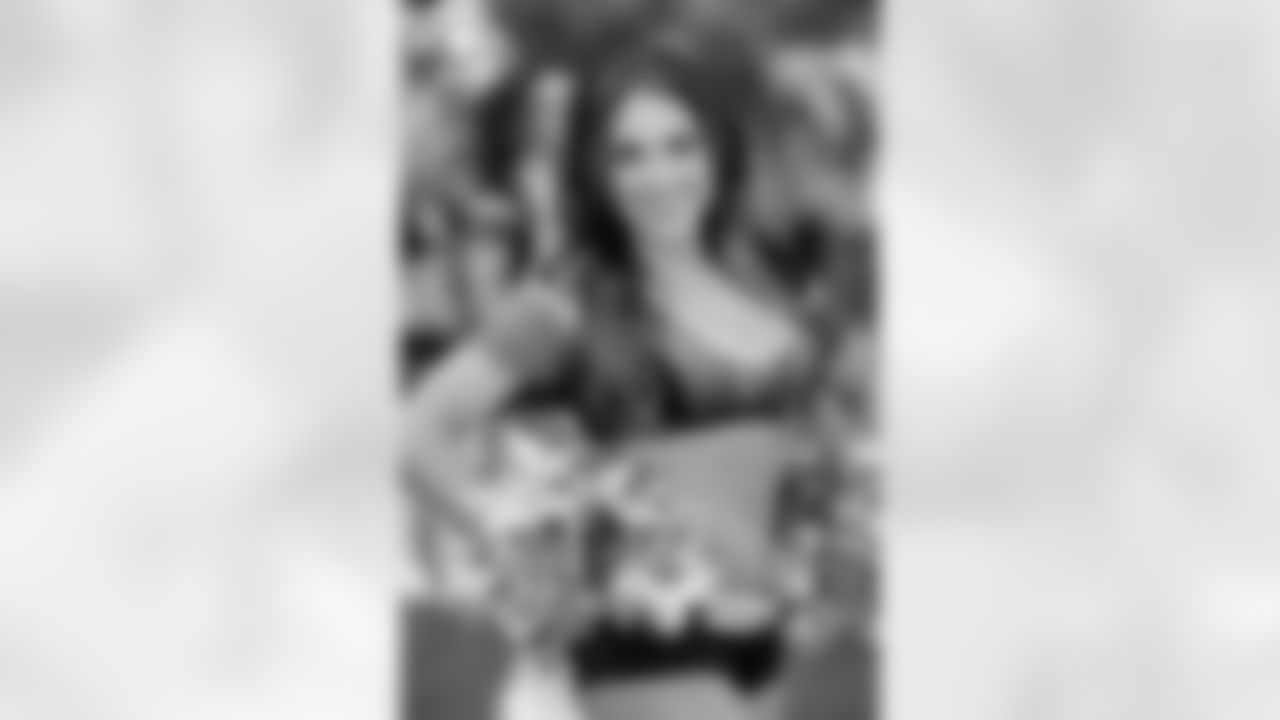 Atlanta Falcons Cheerleader Lindsay M. (PHOTOS: Art Morrison, Special to AtlantaFalcons.com)