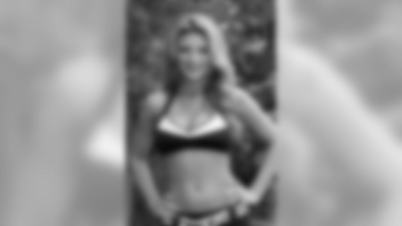 Naiz B. // 2011 Atlanta Falcons Cheerleaders Studio Shots // 2011 // Atlanta -
