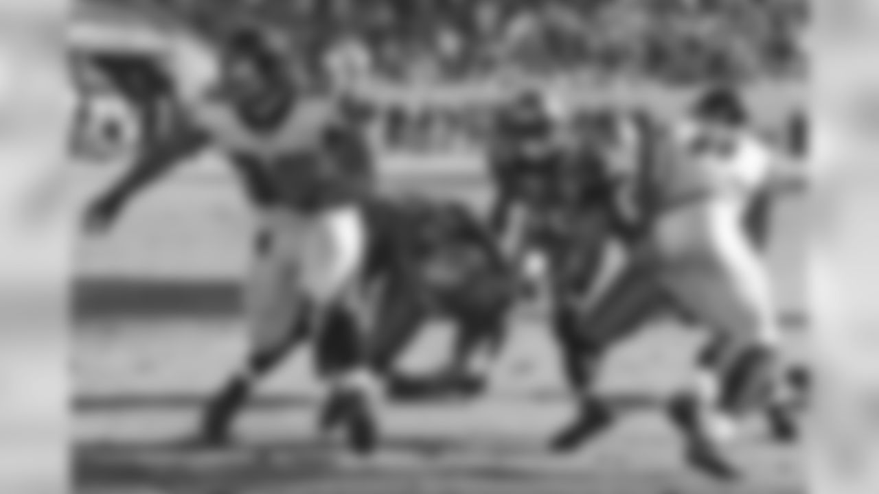 RB Michael Turner runs it in for a touchdown in the second half