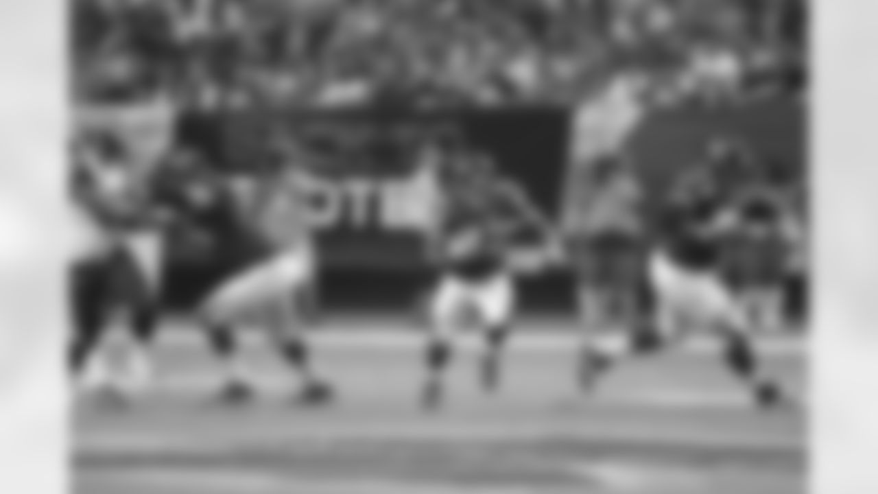 RB Jacquizz Rodgers finds an opening