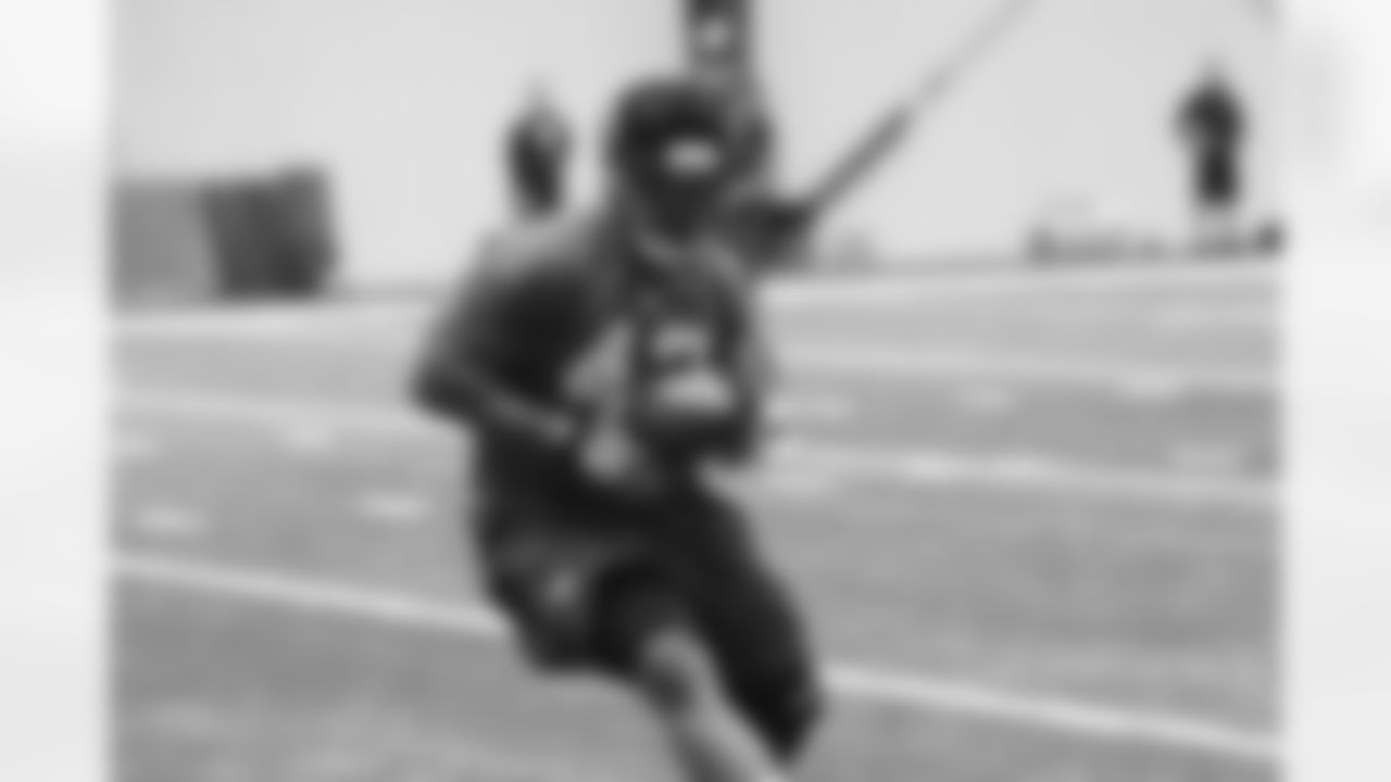 FB Devonte Campbell makes the catch