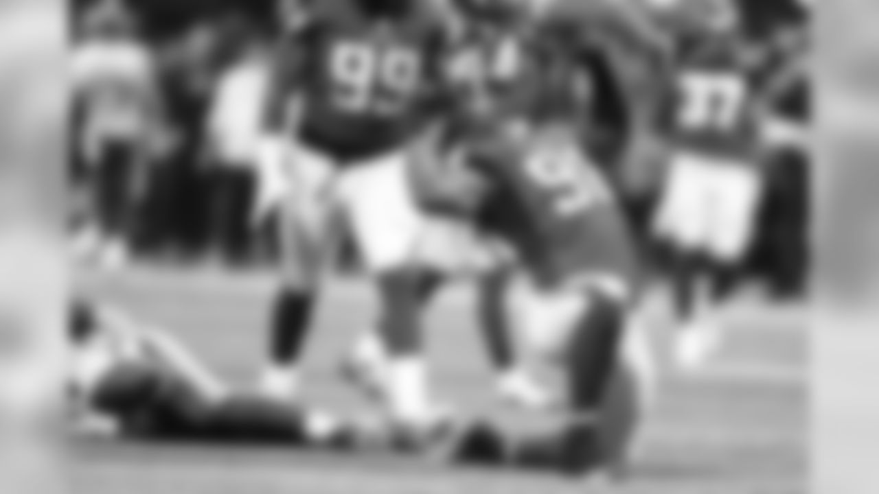 DE Takkarist McKinley