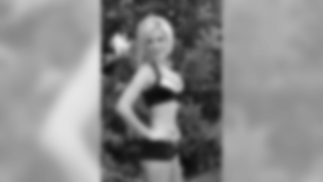 Shauna K. // 2011 Atlanta Falcons Cheerleaders Studio Shots // 2011 // Atlanta -