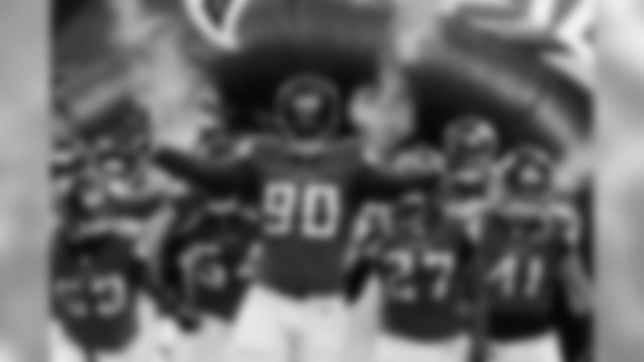 DE Stansly Maponga is one of many rookies that are being asked to contribute for the Atlanta Falcons.