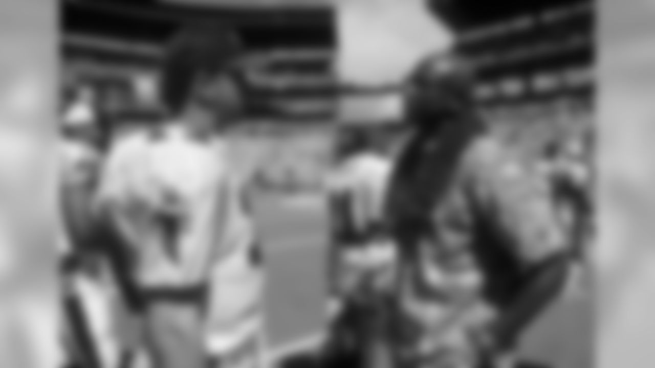 QB Chris Chandler, left, chats with Pro Football Hall-of-Famer Eric Dickerson at the 1999 Pro Bowl