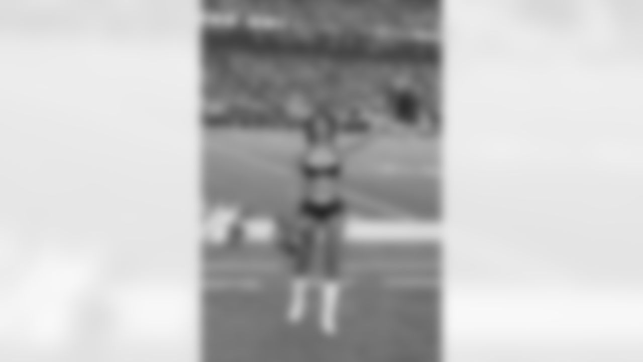 Brittiney W. // 2010 Atlanta Falcons Cheerleaders Game Shots // 2010 // Atlanta -