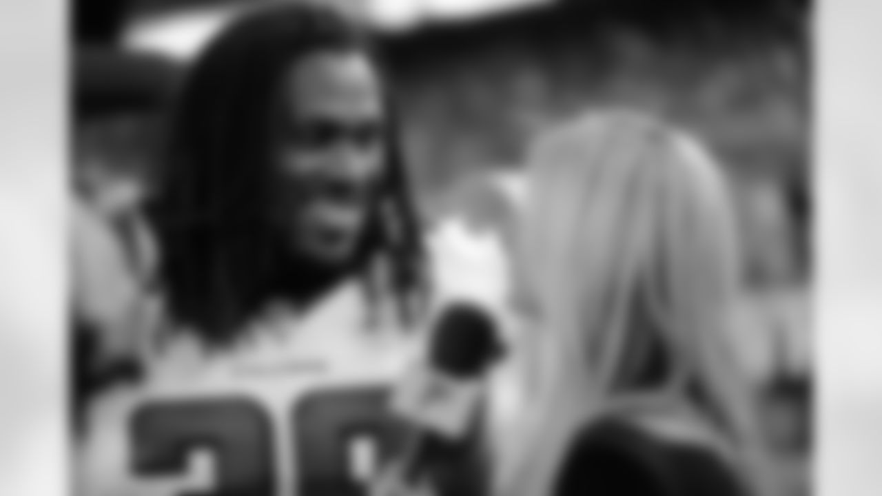 RB Steven Jackson talks to a reporter