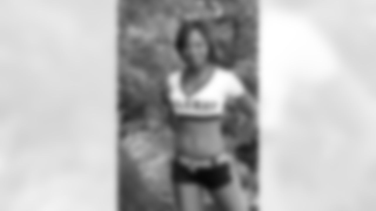 Avis H. // 2011 Atlanta Falcons Cheerleaders Studio Shots // 2011 // Atlanta -