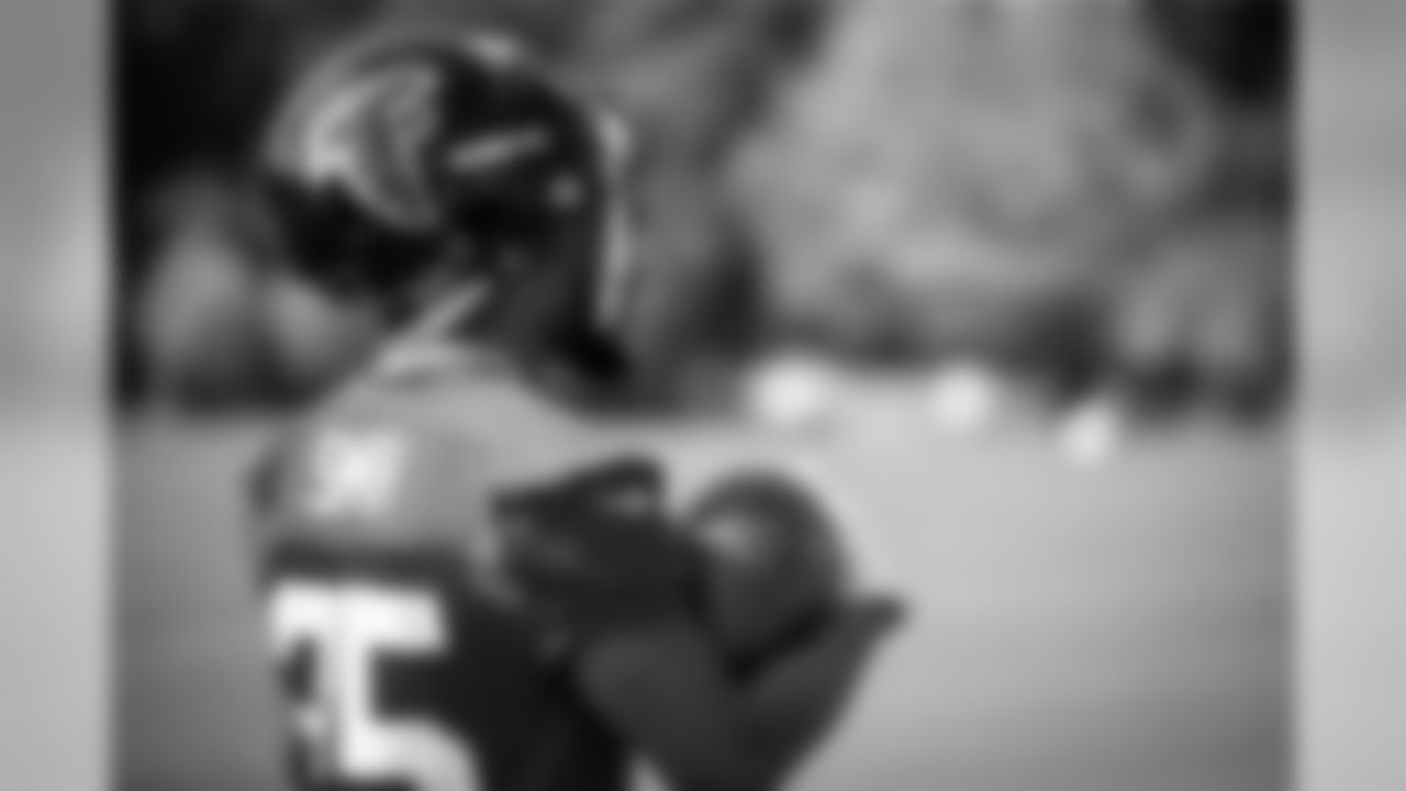 Atlanta Falcons running back Ito Smith #25 looks on during practice. (Photo by Kara Durrette/Atlanta Falcons).