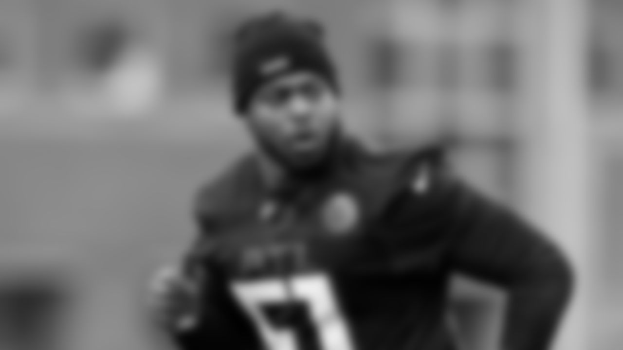 Atlanta Falcons outside linebacker Brandon Copeland #51 in action during field work drills in Phase II of the Atlanta Falcons offseason program on May 18, 2021.