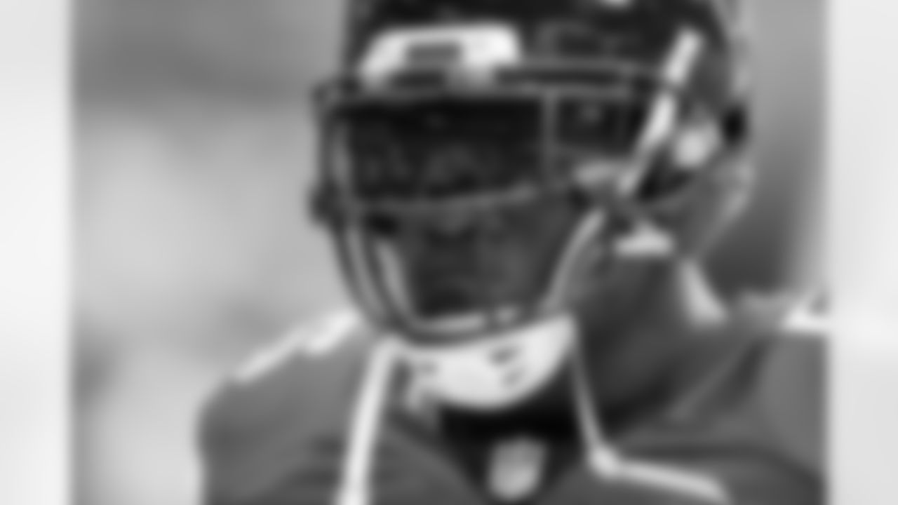 LB Sean Weatherspoon gets his mind right during the game