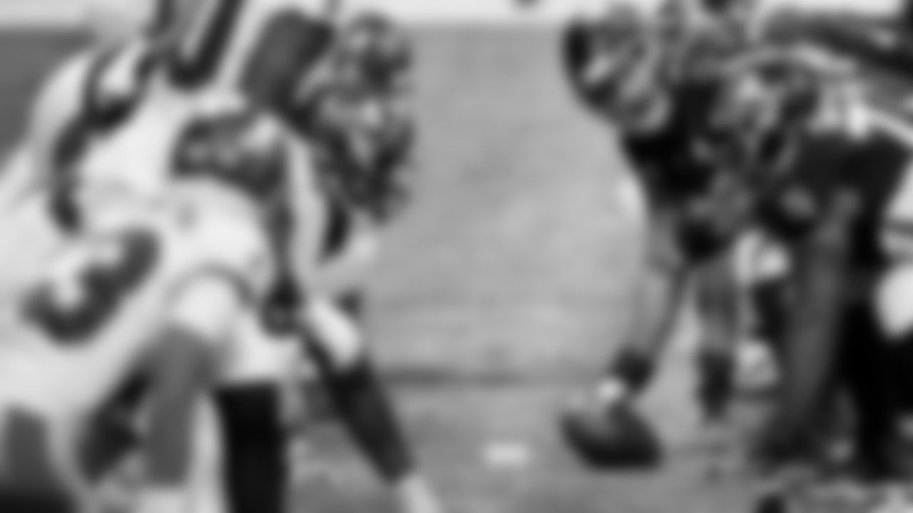 Atlanta Falcons center Alex Mack #51 prepares to snap the ball against the Tampa Bay Buccaneers on December 20, 2020.