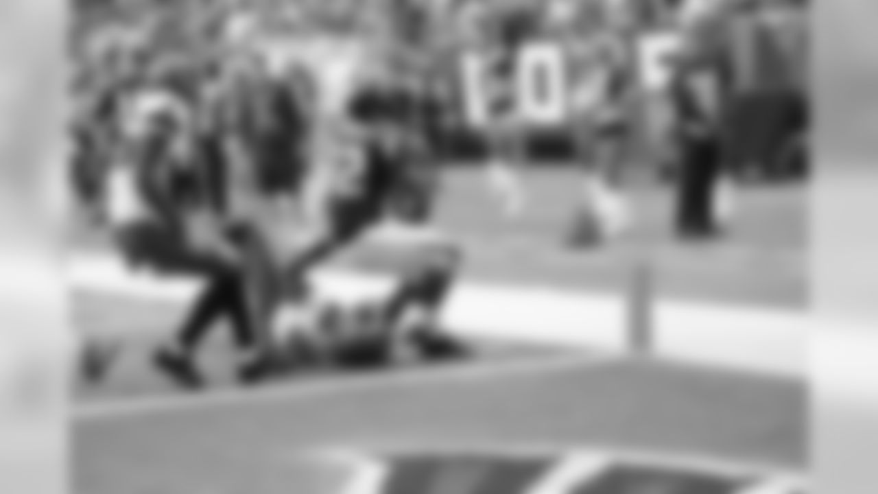 RB Jacquizz Rodgers prepares to cross the goal line