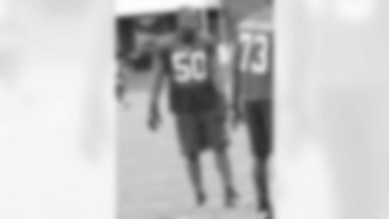DE Osi Umenyiora wearing his new number