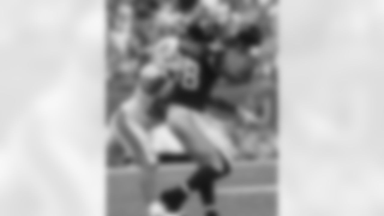 Tony Gonzalez catches a pass during a Sept. 22, 2013 game against the Dolphins at Sun Life Stadium.