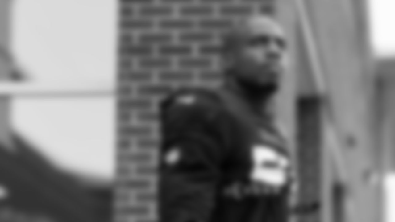 Atlanta Falcons strong safety Duron Harmon #21 during team practice at Atlanta Falcons Headquarters in Flowery Branch, Georgia, on Wednesday, December 8, 2021. (Photo by Shanna Lockwood/Atlanta Falcons)