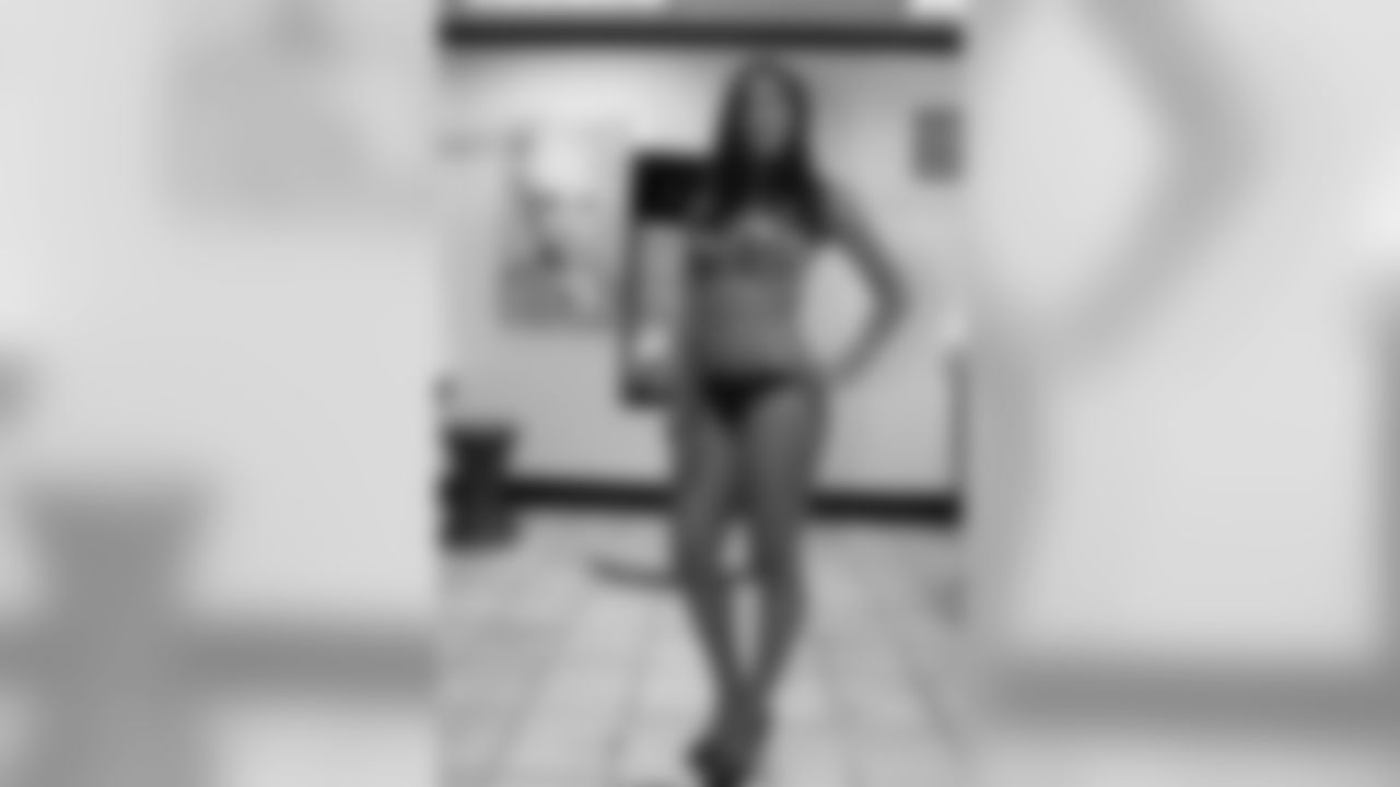Kelly P. // 2011 Atlanta Falcons Cheerleaders Swimsuit Calendar Fitting // 2011 // Atlanta -