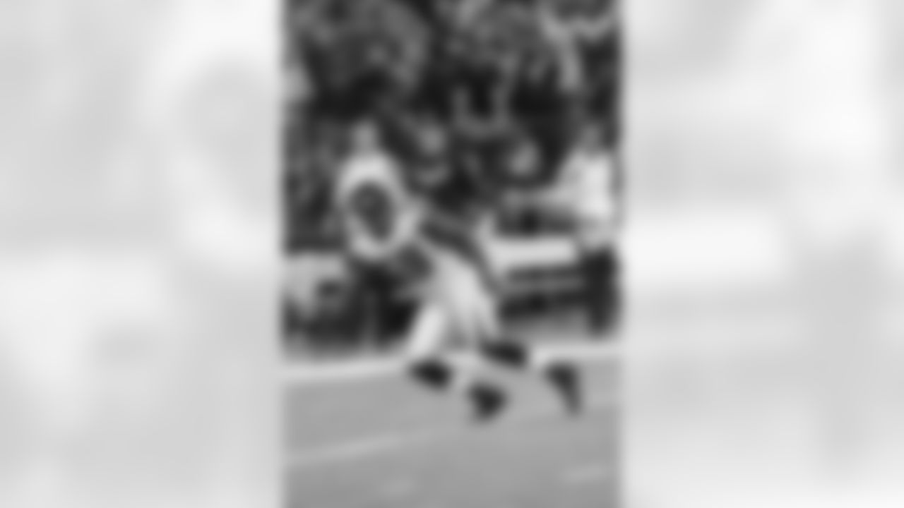 The Falcons and Saints face off in the Superdome for a shot at the NFC South title // Falcons at Saints - 2011 // Dec. 26, 2011 // New Orleans -