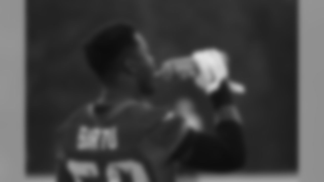 LB Joplo Bartu hydrates during a break