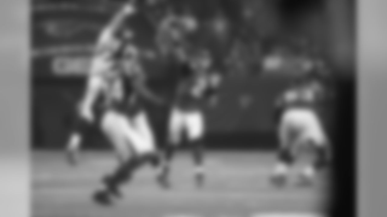 QB Matt Ryan passes to WR Roddy White