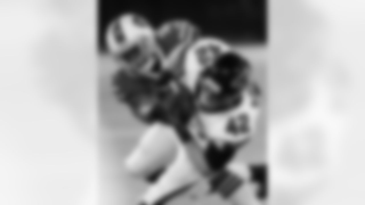FB Patrick DiMarco protects the ball from Bills LB Arthur Moats