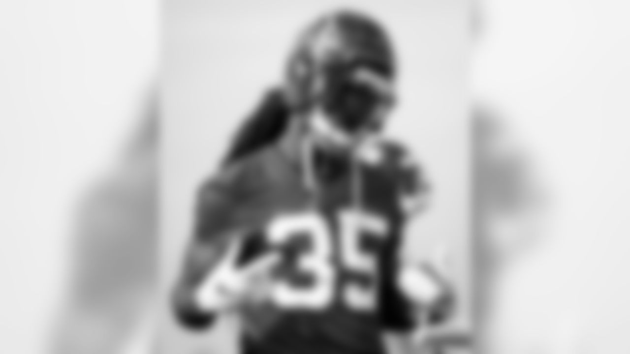 Atlanta Falcons defensive back Jamal Carter #35 gestures during practice. (Photo by Kara Durrette/Atlanta Falcons)
