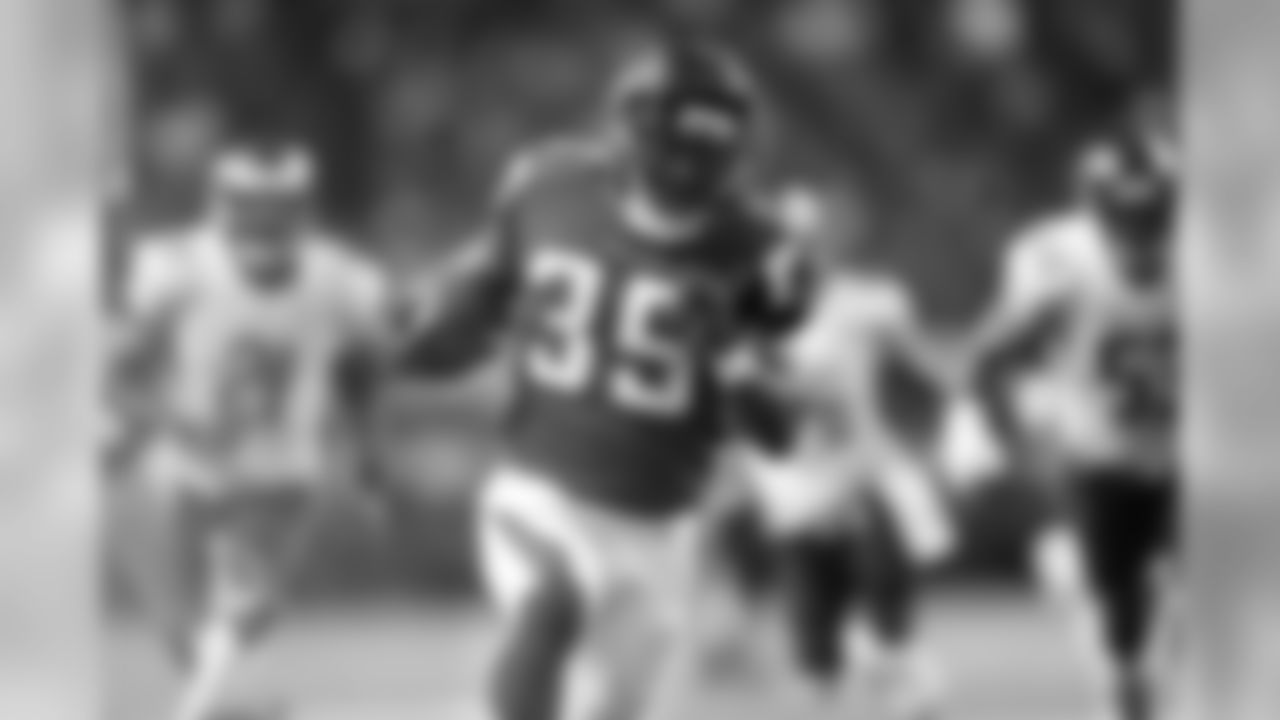 RB Antone Smith scores a touchdown against the Chicago Bears in Week 6.