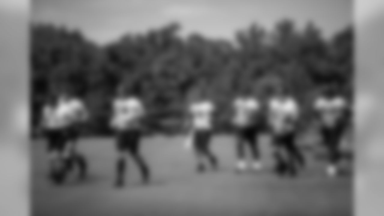 The offensive line runs across the field during practice. (Photo by Kara Durrette/Atlanta Falcons).