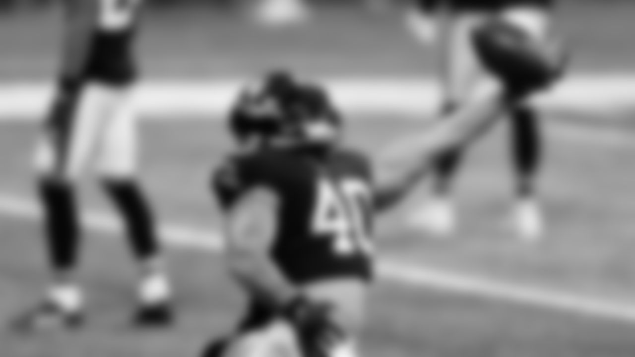 Atlanta Falcons fullback Keith Smith #40 warms up before the game against the New Orleans Saints on December 6, 2020.