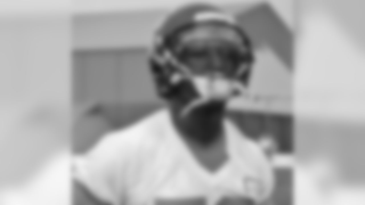 LB Tim Dobbins