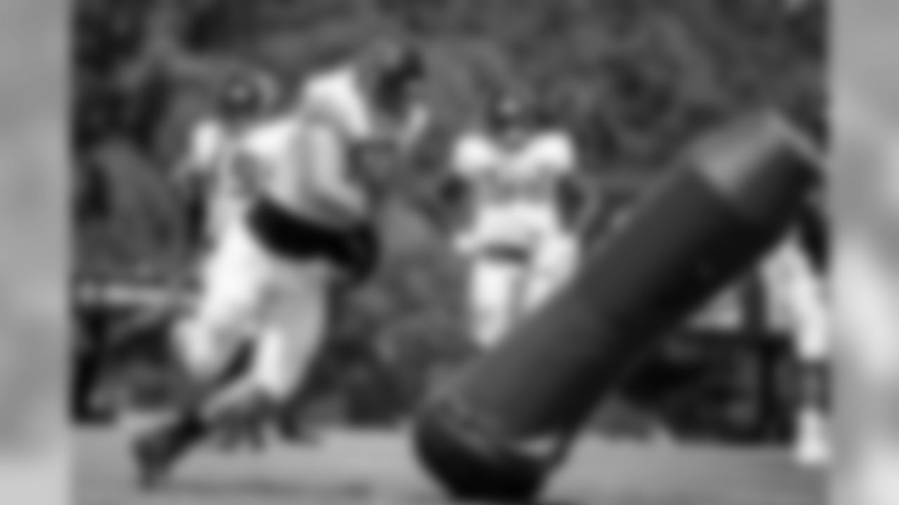 Atlanta Falcons defensive end John Cominsky #50 runs a drill during practice. (Photo by Kara Durrette/Atlanta Falcons).
