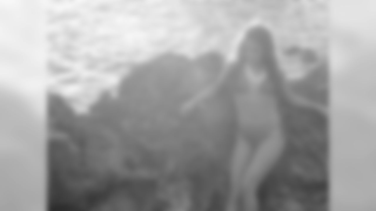 Lindsey M. // Atlanta Falcons Cheerleaders Swimsuit Calendar Photo Shoot - Day 3 // 5/28/11 // Bermuda -