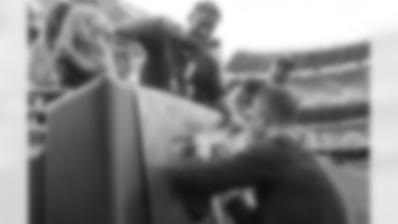 QB Matt Ryan makes a young fan's day by signing at autograph at FirstEnergy Stadium